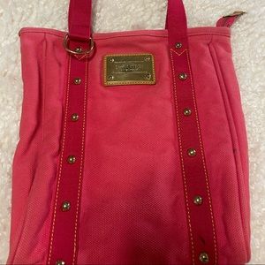 Authentic Louis vuitton shoulder bag in pink color